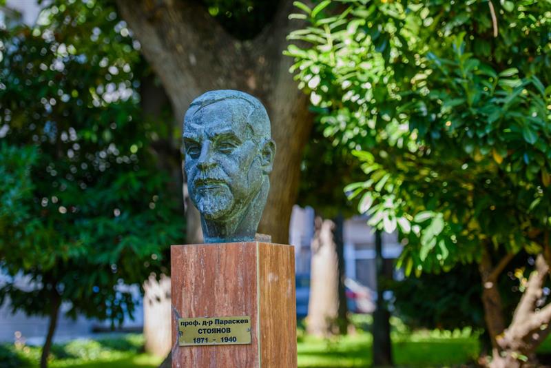 Проф. д-р Параскев Стоянов (1871 - 1940): Създател на хирургична школа и лекар-енциклопедист